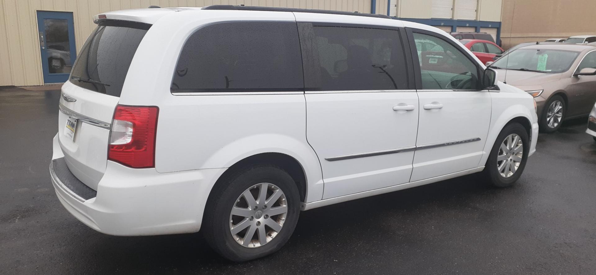 2016 Chrysler Town & Country Touring (2C4RC1BG3GR) with an 3.6L V6 DOHC 24V engine, 6A transmission, located at 2015 Cambell Street, Rapid City, SD, 57701, (605) 342-8326, 44.066433, -103.191772 - Photo#10